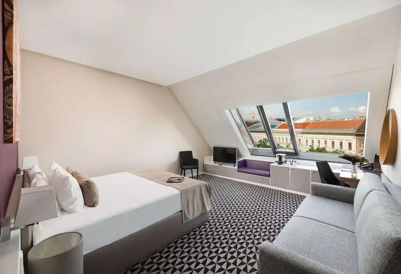 اتاق اجرایی, Moments Budapest By Continental Group