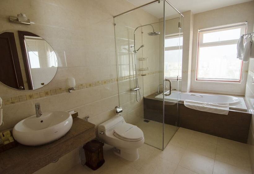 سوییت, Moonlight Hotel Suites & Spa Vip   High Floor, The Best View In The City Center, Dragon Bridge View