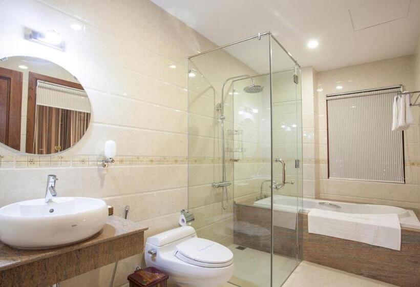 سوییت, Moonlight Hotel Suites & Spa Vip   High Floor, The Best View In The City Center, Dragon Bridge View