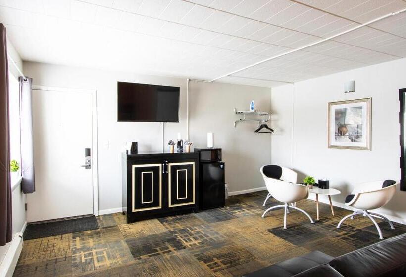 デラックススタジオ, Royal Oak