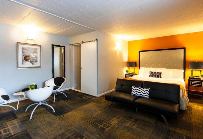 デラックススタジオ, Royal Oak