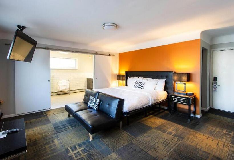 スーペリアスタジオ, Royal Oak