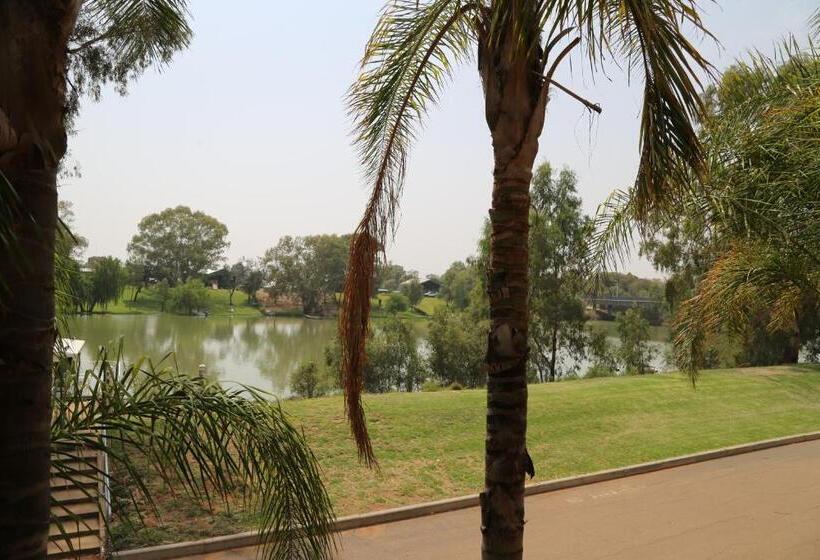 חדר סטנדרט עם מיטת קינג, Wentworth Grande Resort