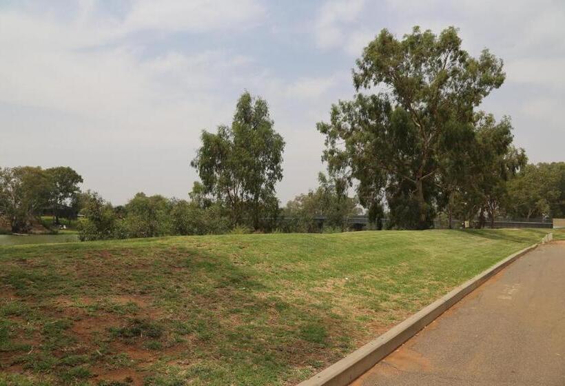 חדר סטנדרט עם מיטת קינג, Wentworth Grande Resort