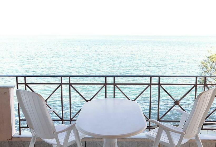 스탠다드 룸, Pelagos Studios