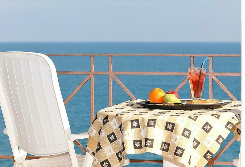 스탠다드 룸, Pelagos Studios