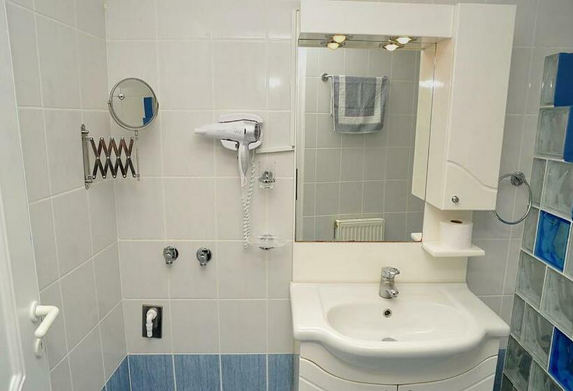 스탠다드 룸, Pelagos Studios