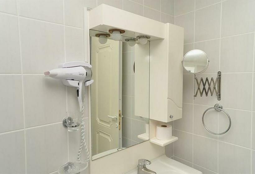 스탠다드 룸, Pelagos Studios