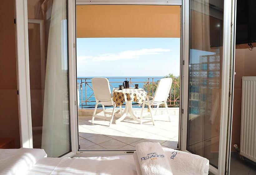 수피리어 방갈로, Pelagos Studios