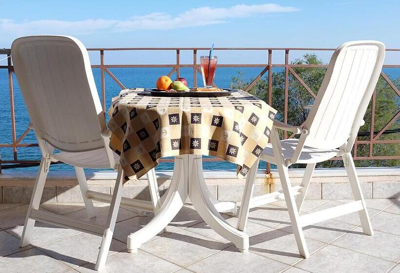 2침실 패밀리 아파트, Pelagos Studios