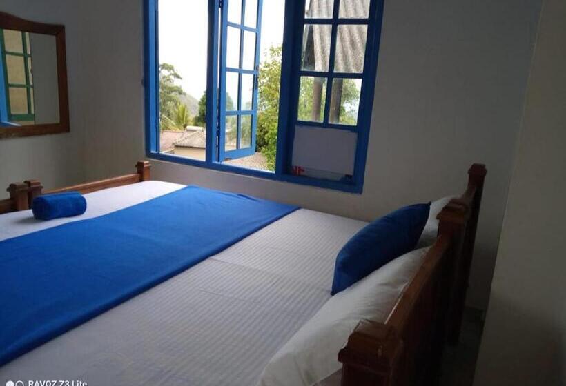 Family Room Mountain View, Green View Ella