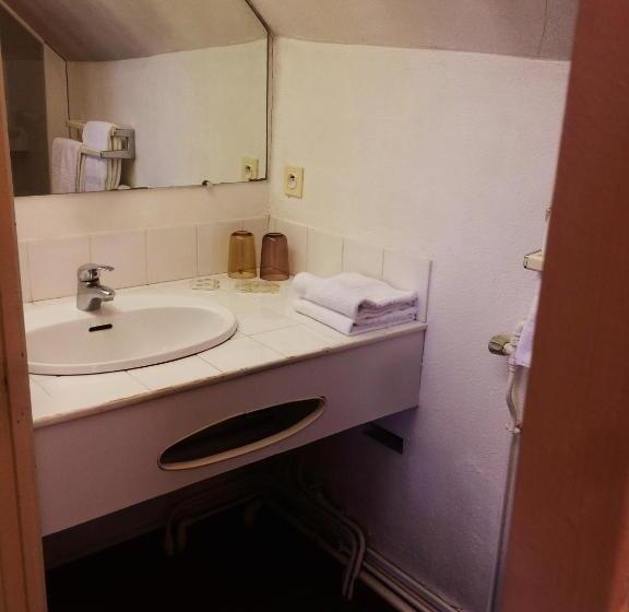 标准三人间, Le Moulin D Andé