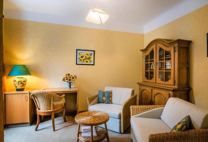 סוויטת ג'וניור עם מרפסת, Restaurant Le Cigalon