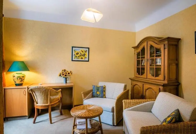 سوییت جونیور با بالکن, Restaurant Le Cigalon