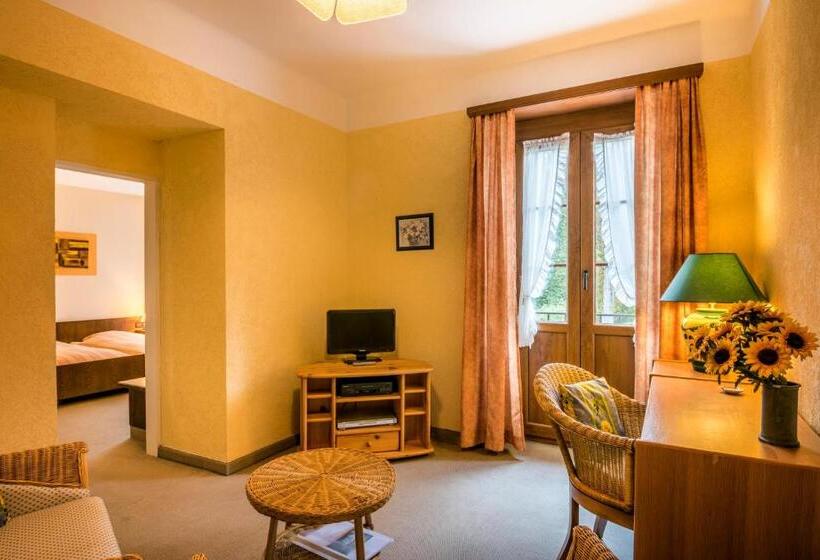 סוויטת ג'וניור עם מרפסת, Restaurant Le Cigalon