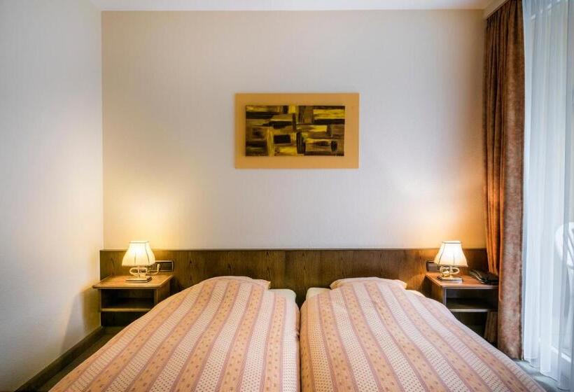 סוויטת ג'וניור עם מרפסת, Restaurant Le Cigalon