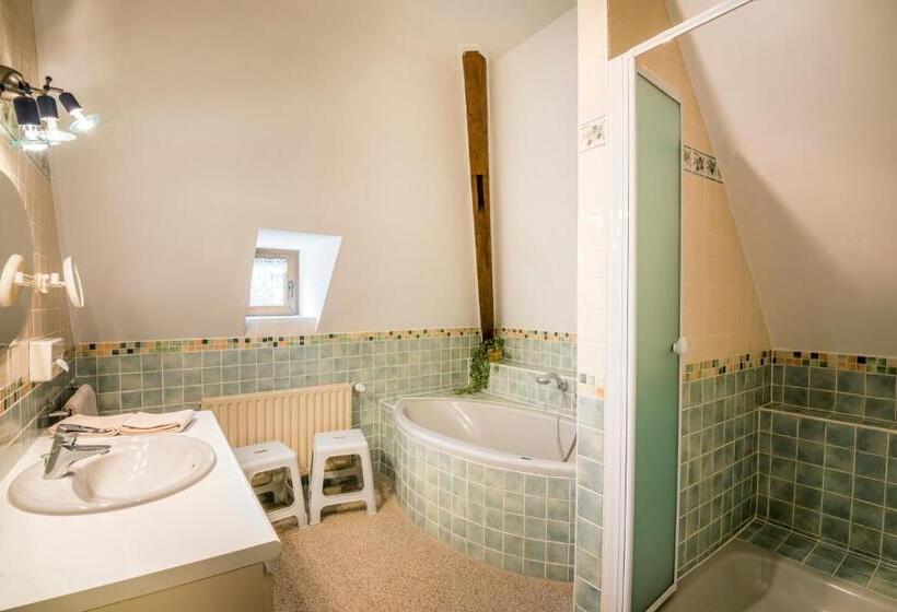 סוויטה עם מרפסת, Restaurant Le Cigalon