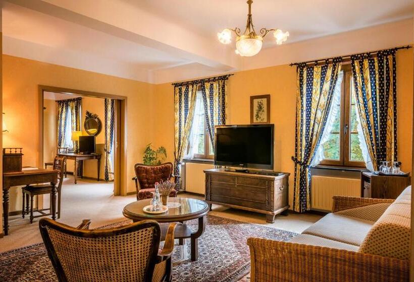 סוויטה עם מרפסת, Restaurant Le Cigalon