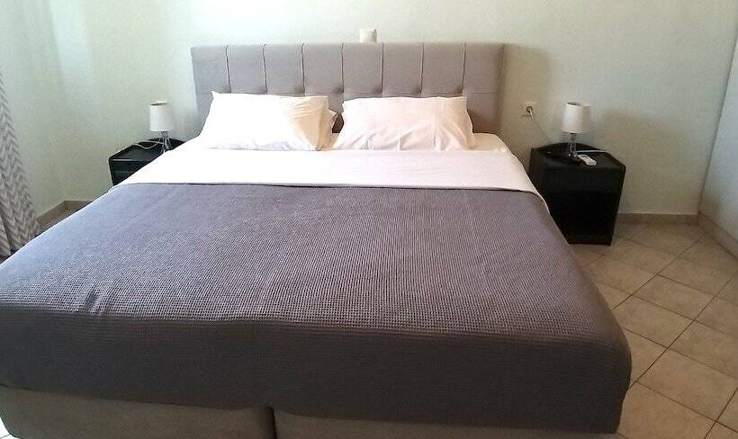 スタンダード４人部屋, Petries Studios