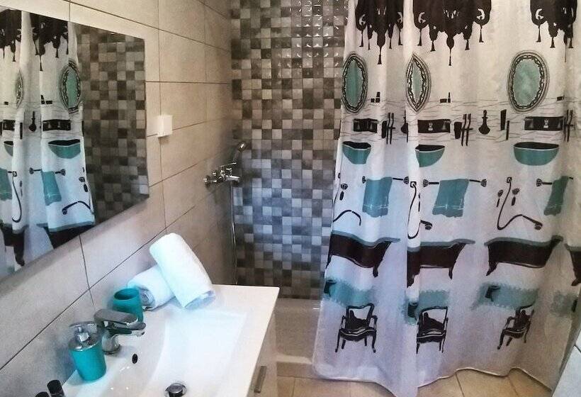 デラックススタジオ, Petries Studios