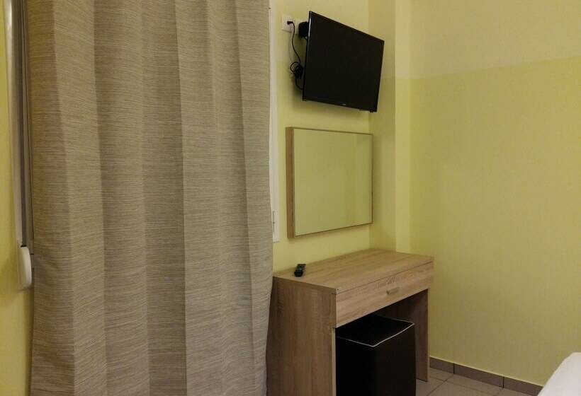 デラックススタジオ, Petries Studios