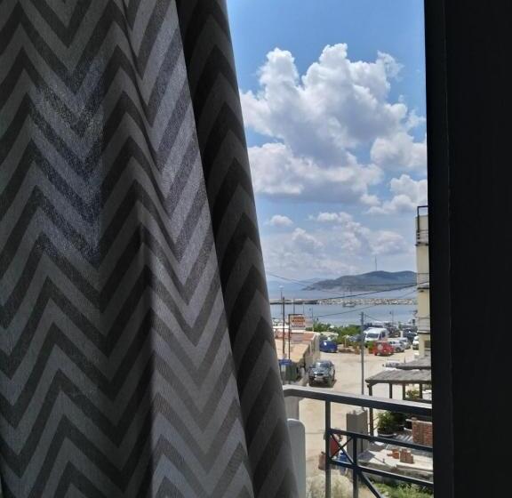 バルコニー付きスタンダードルーム, Petries Studios