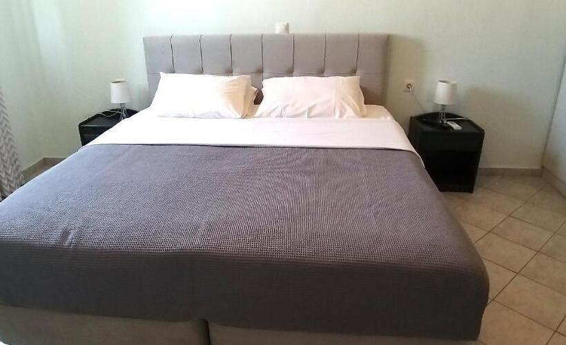 スタンダード４人部屋, Petries Studios