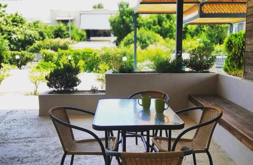 デラックススタジオ, Petries Studios