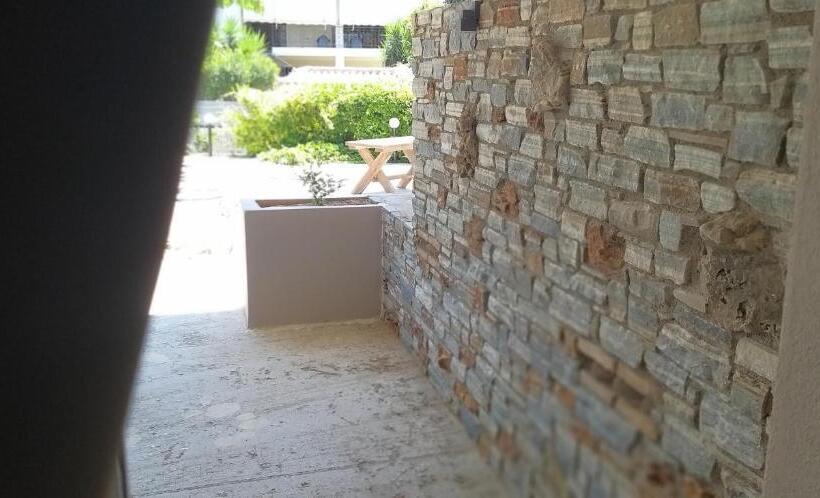 デラックススタジオ, Petries Studios