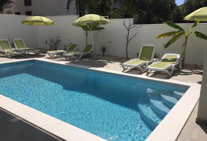 带阳台的豪华间, Diklo Beach Rooms Adults Only