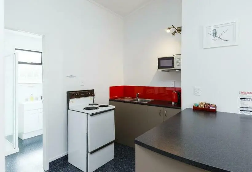 Perhehuoneisto, Manfeild Park Motel