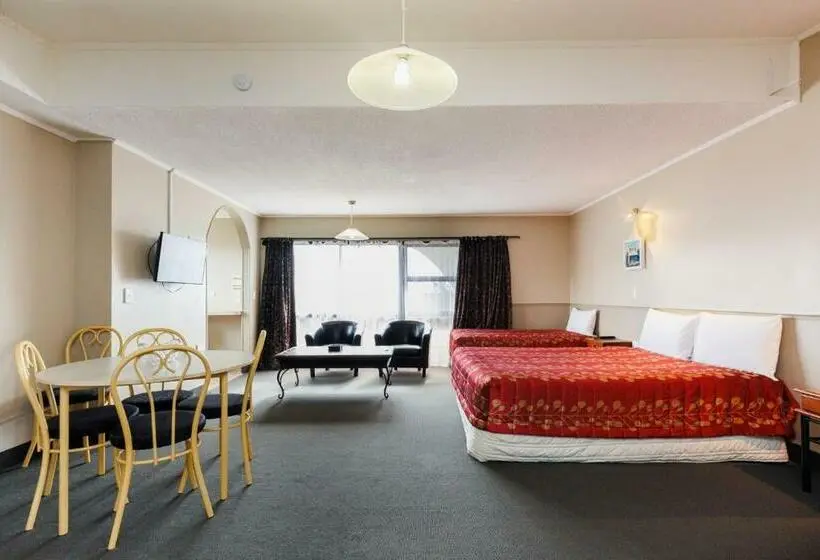 Standard-studio, Manfeild Park Motel