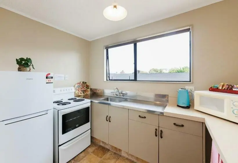 Standard-studio, Manfeild Park Motel