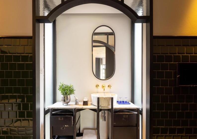 غرفة قياسية, Ping Silhouette