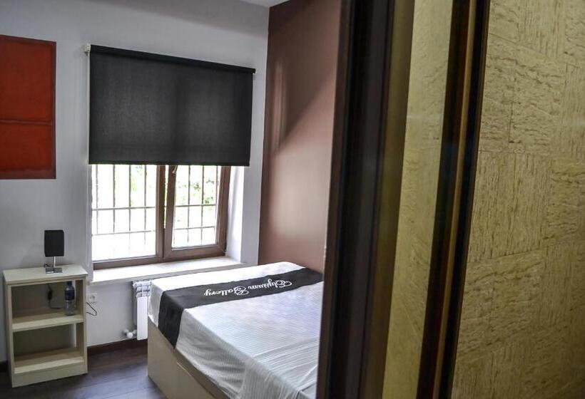 Camera Economy Singola, Elysium Gallery