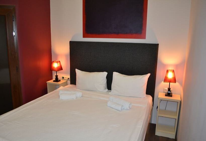 Camera Comfort, Elysium Gallery