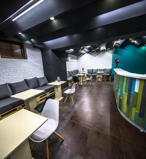 Camera Economy Singola, Elysium Gallery