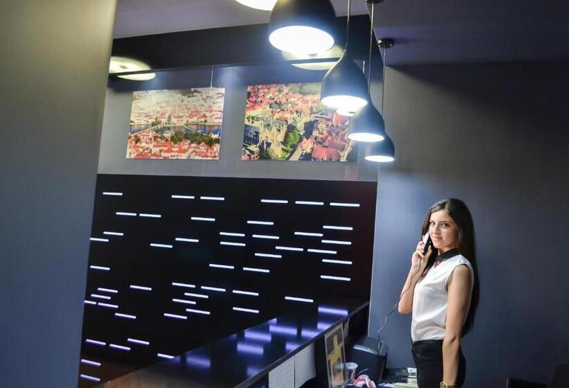 Camera Economy Singola, Elysium Gallery