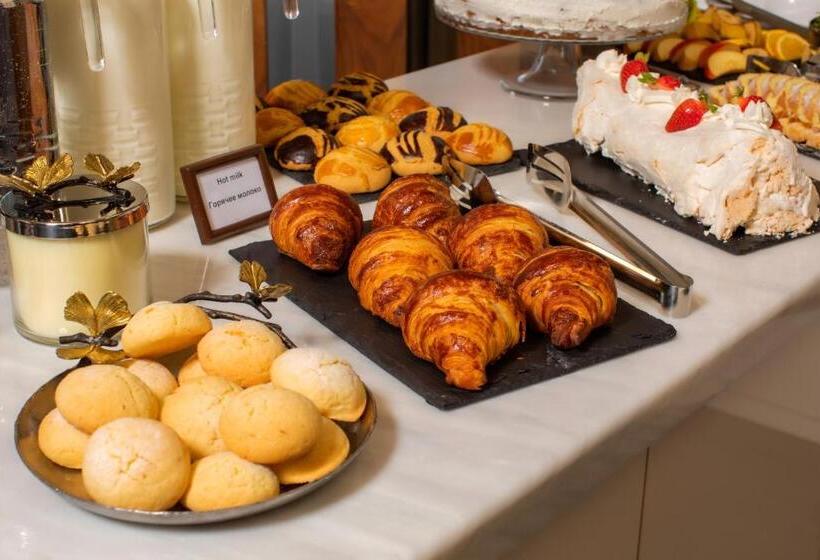 Camera Comfort, Elysium Gallery