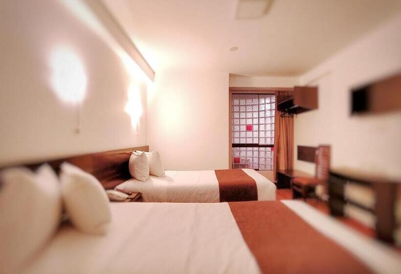 Quarto Familiar, Illas Inn