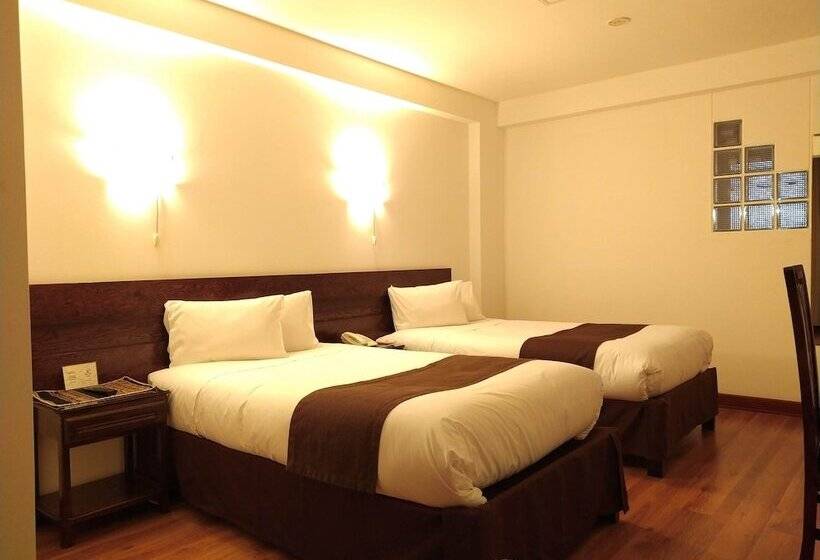 Quarto Familiar, Illas Inn