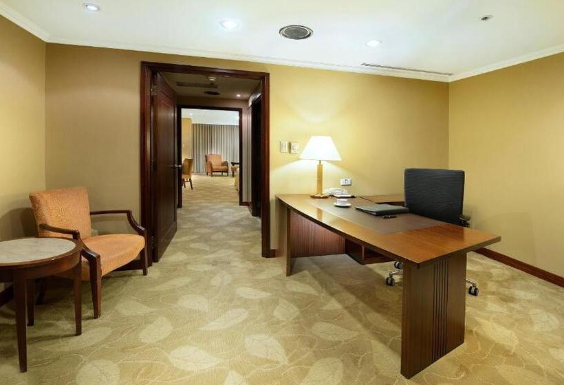 اتاق لوکس, Le Midi Hotel Jungli