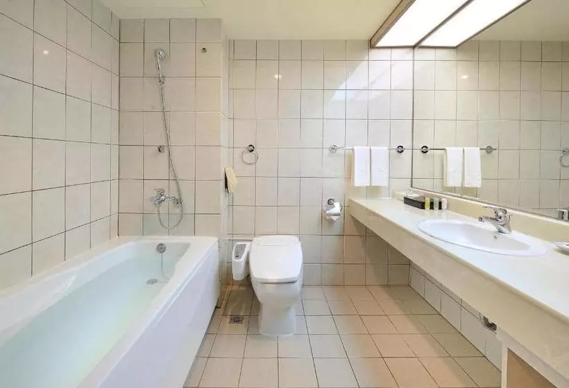 اتاق استاندارد چهار تخته, Le Midi Hotel Jungli