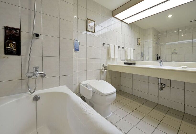 اتاق لوکس, Le Midi Hotel Jungli