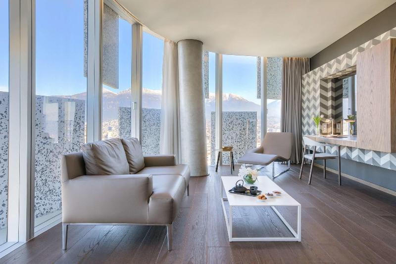 سوییت لوکس, Le Midi Hotel Jungli