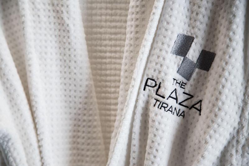 سوییت لوکس, Le Midi Hotel Jungli