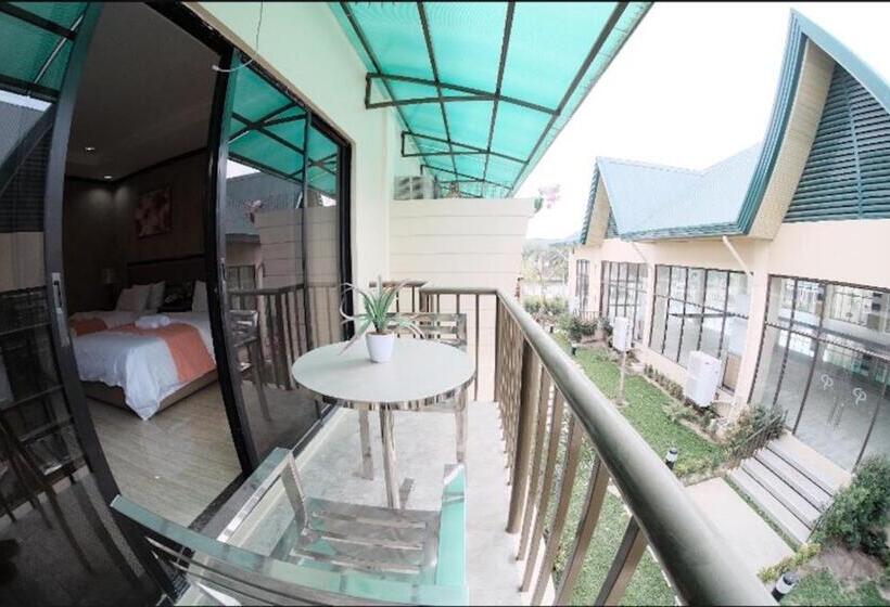 חדר סטנדרט לשלושה עם מרפסת, Luisita Central Park