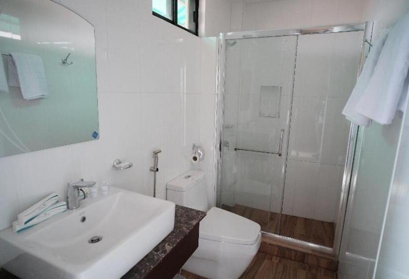 חדר סטנדרט לשלושה עם מרפסת, Luisita Central Park