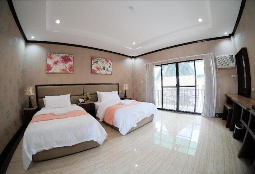 חדר סטנדרט לשלושה עם מרפסת, Luisita Central Park