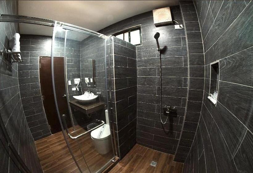 חדר לארבעה סטנדרטי עם מרפסת, Luisita Central Park